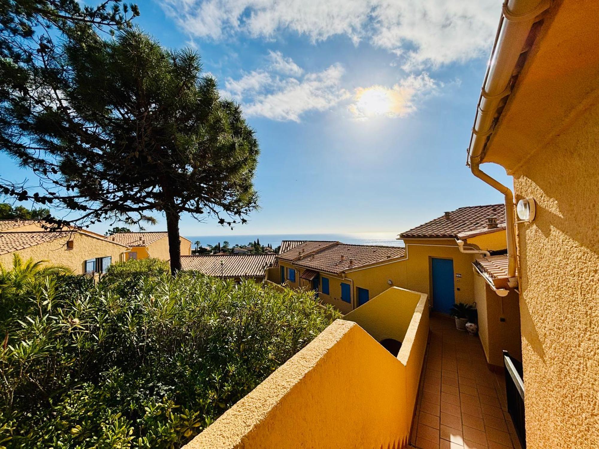 Charmant deux pièces avec une vue imprenable sur la crique Nôtre-Dame Théoule-sur-Mer Exterior foto